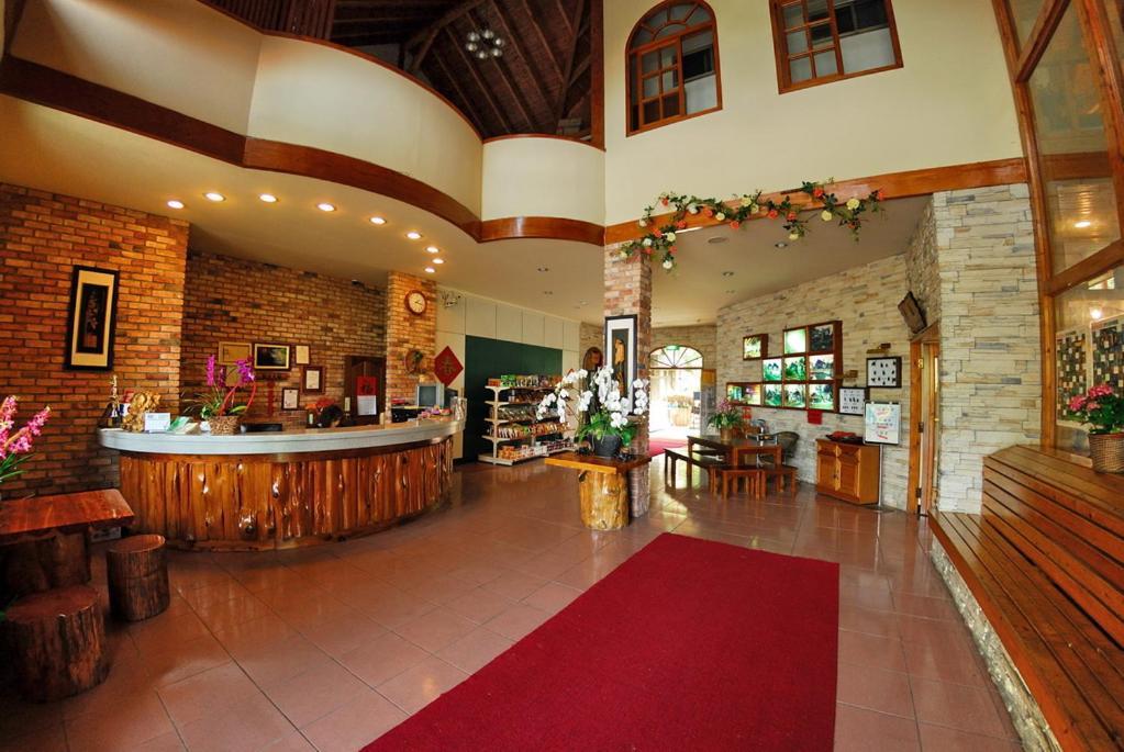 Shinmingshan Holiday Inn Lugu Eksteriør bilde